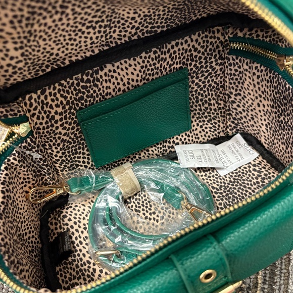 NWT! “Chloe Camera” Handbag in GREEN by Alyssa - Picture 6 of 7